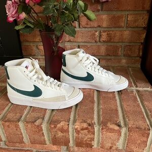 Like new Nike Blazers Size Big Kid 5Y or Women 6.5/7